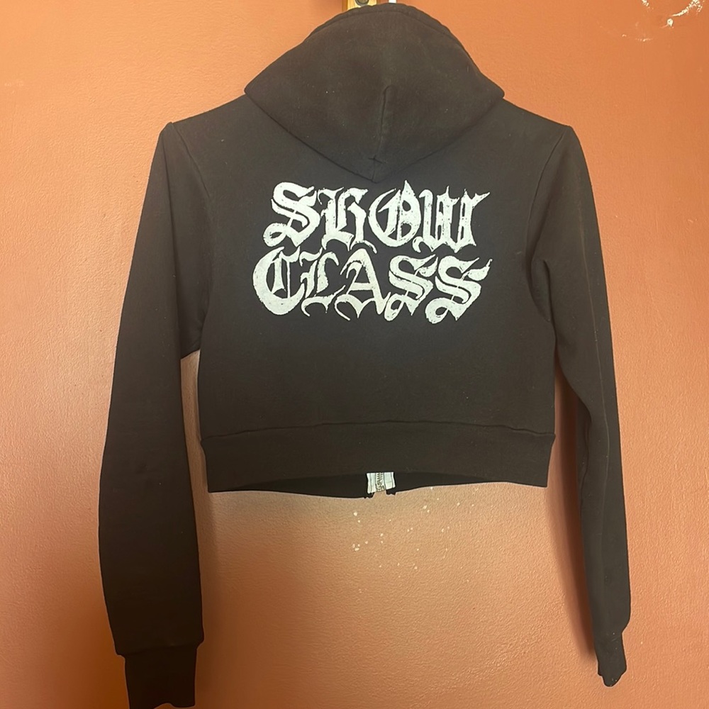 Show Class magazine cropped hoodie S
